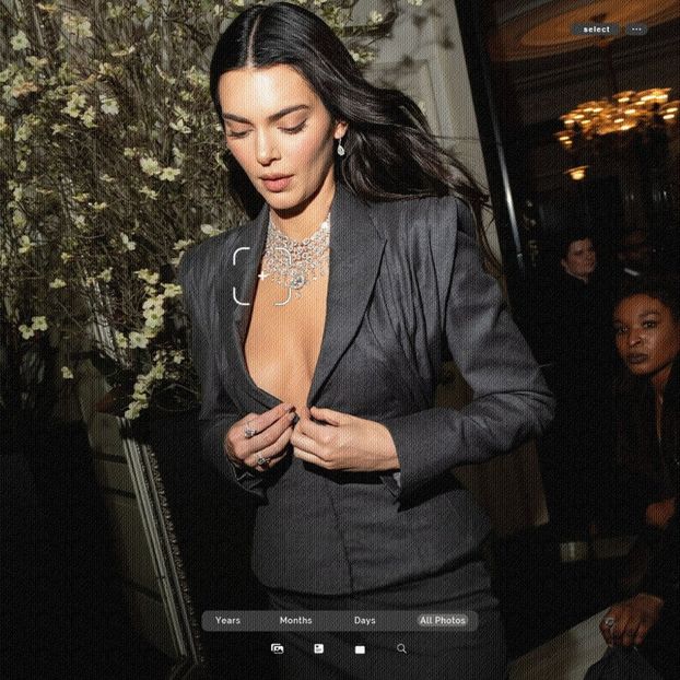 ،03.07 Ꜥℐẹṇṇẹṛ on ⁵ოay in New York, NY; at the Carlyle Hotel. - a universe of exploding stars