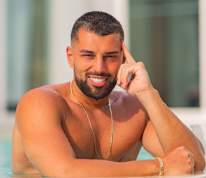  - ma simt cu capu n nori atunci cand va privesc - nominalizari
