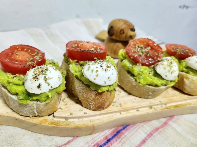 Bruschete cu avocado si rosii cherry - Meniul zilei - ce mai gatim azi - idei de retete