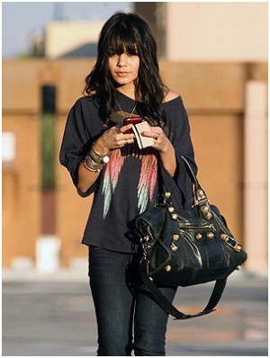 vanessa_hudgens_alex_ani-300x398 - Album pentru vanessahudgensmagicbutterfly