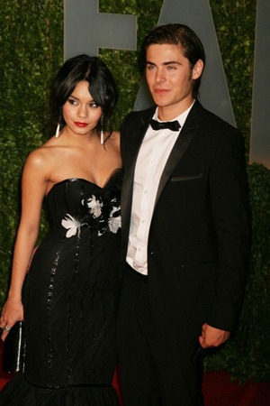 vanessa-hudgens-and-zac-efron-engaged-photos - Album pentru vanessahudgensmagicbutterfly