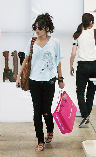 Vanessa-Hudgens-Burlington-Mall