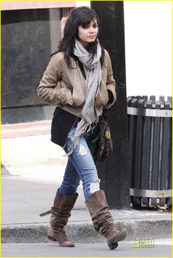 vanessa-hudgens-montreal-home-10 - Album pentru vanessahudgensmagicbutterfly