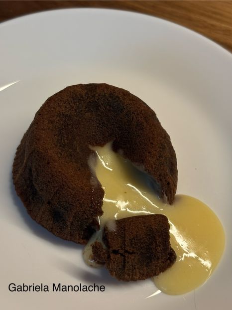  - Lava cake cu ciocolata alba