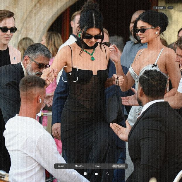 ،25.08 Ꜥℐẹṇṇẹṛ on ²⁷ʝun in Venice, IT; leaving The Gritti Palace Hotel. - a universe of exploding stars