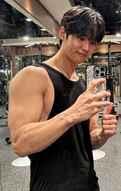 Yang Hong-seok (Pentagon) - Hottest Male KPOP IDOLS