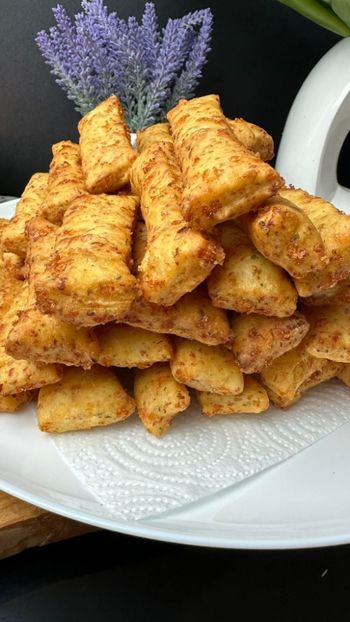 Bastonase aperitiv cu  sumca si cascaval - Meniul zilei - ce mai gatim azi - idei de retete