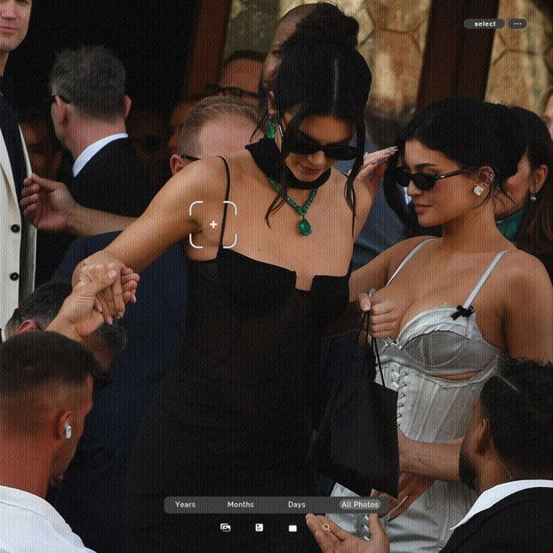 ،27.08 Ꜥℐẹṇṇẹṛ on ²⁷ʝun in Venice, IT; leaving The Gritti Palace Hotel. - a universe of exploding stars