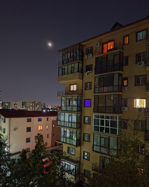 Eclipsa totala de luna . Luna Sângerie - zz Un colt de cer