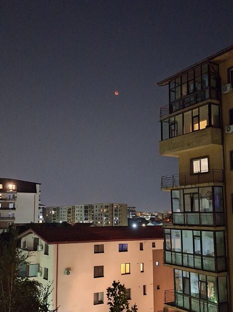 Eclipsa  totala de Luna - zz Un colt de cer