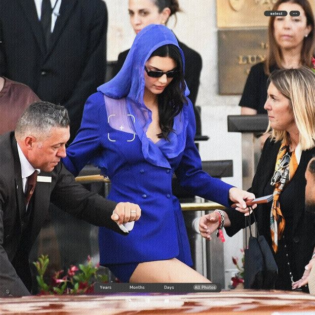 ،10.09 Ꜥℐẹṇṇẹṛ on ²⁸ʝun in Venice, IT; leaving The Gritti Palace Hotel. - a universe of exploding stars