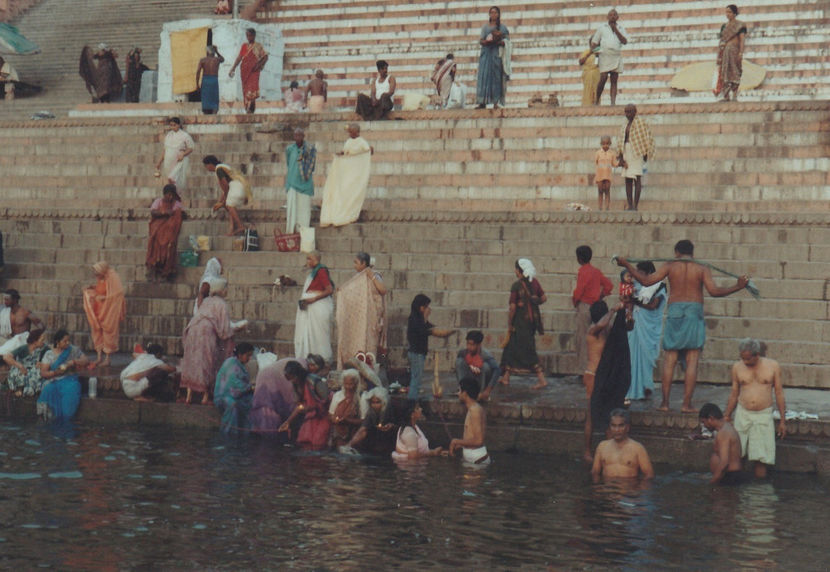 Baia de dimineață în Gange - Varanasi