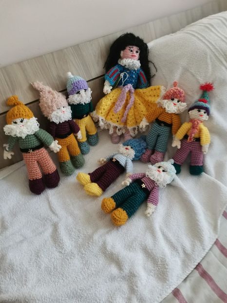  - Haine și jucării II