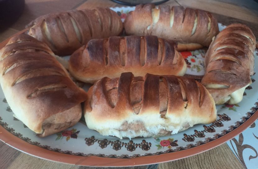 Cornuri bicolore franjurate cu mere si pere - Retete 2