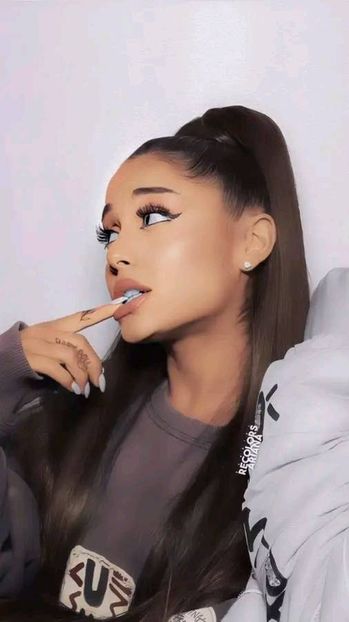  - Ariana Grande fana