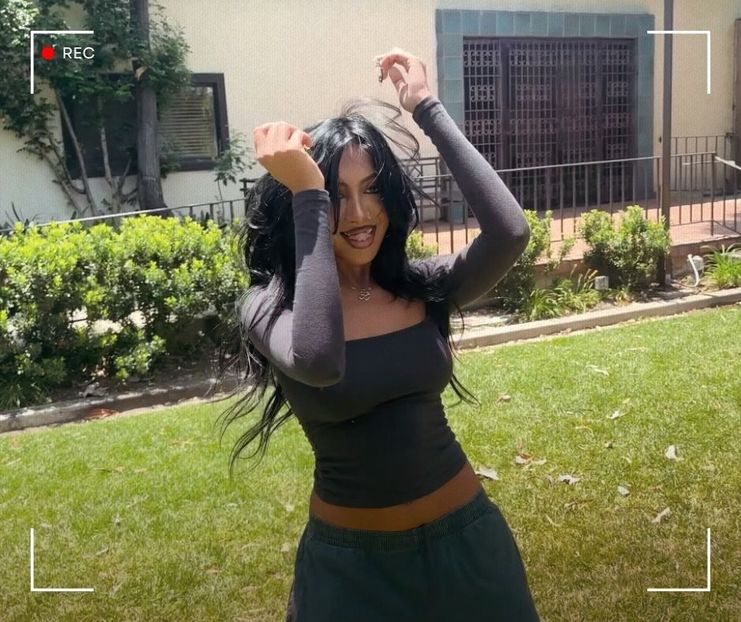 　ᯓ★ ،ᛕatseyeʾsᐟ C̣ạṃẹṛạ♥Ṛọḷḷ · 28.09˒ˊ - let the dawn rest on your lips