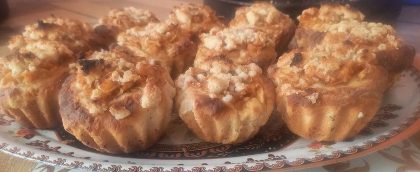 Briose cu mere si crumble - Retete 2