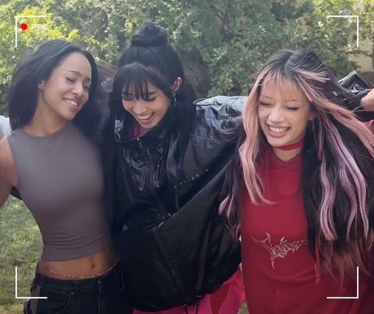 　ᯓ★ ،ᛕatseyeʾsᐟ C̣ạṃẹṛạ♥Ṛọḷḷ · 07.10˒ˊ - let the dawn rest on your lips