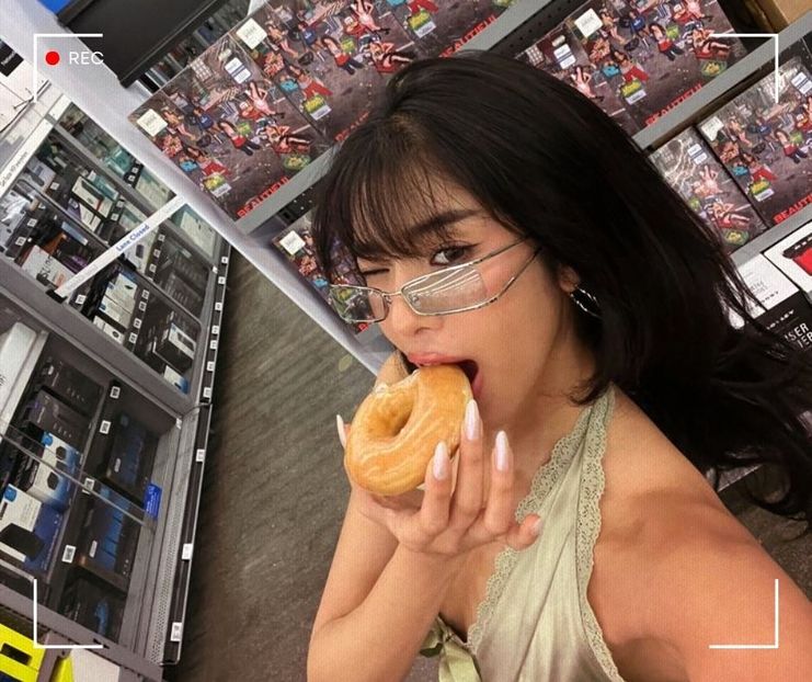 　ᯓ★ ،ᛕatseyeʾsᐟ C̣ạṃẹṛạ♥Ṛọḷḷ · 11.10˒ˊ - let the dawn rest on your lips