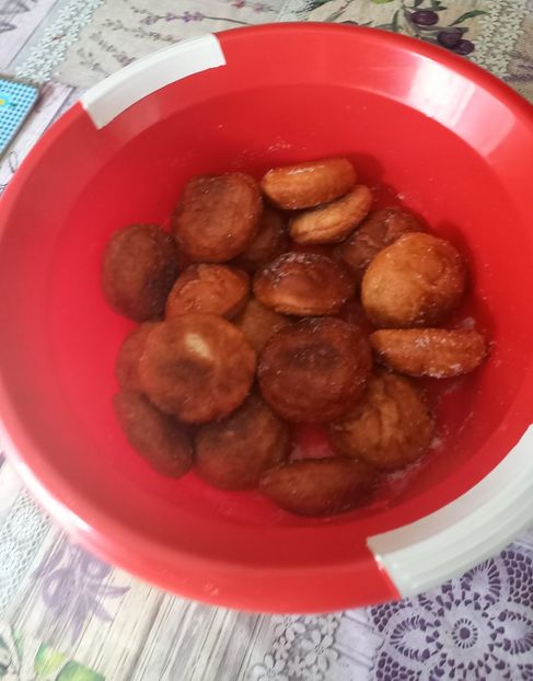 gogosi snikers ( cu ciocolata, alune, caramel sarat) - Retete 2