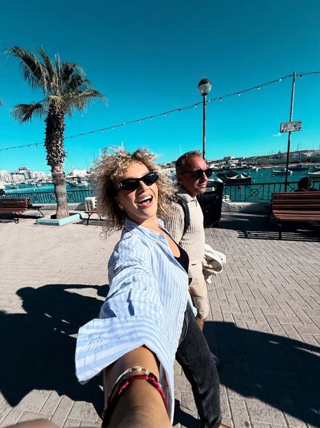  - Alexia facebook azi