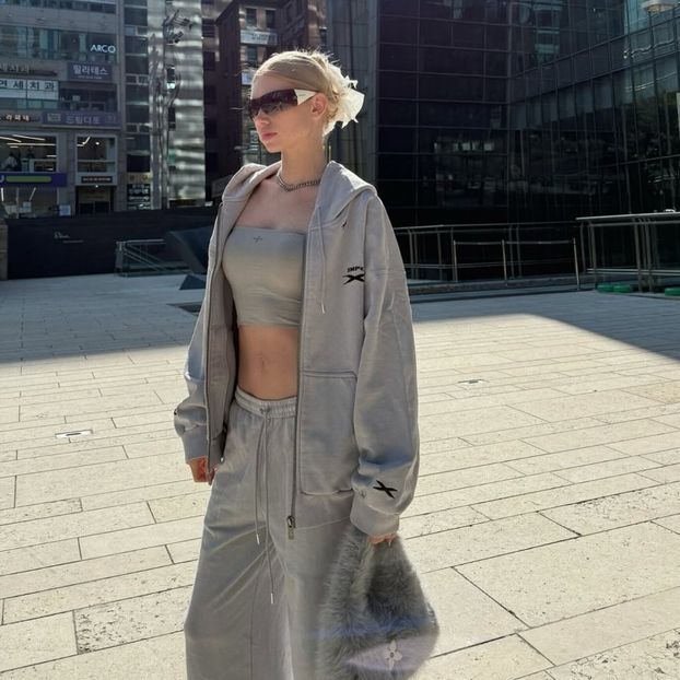 ،27ᵗʰᎧct،　⋆☾ℳ̣ọọṇṿẹịḷ‧ silver ℓịg̣ḥṭ. - shut up and look at the moon