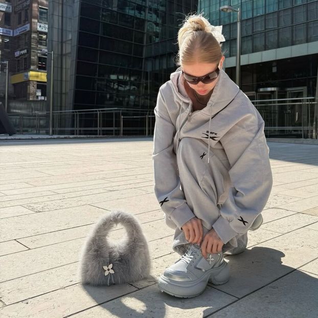 ،30ᵗʰᎧct،　⋆☾ℳ̣ọọṇṿẹịḷ‧ silver ℓịg̣ḥṭ. - shut up and look at the moon