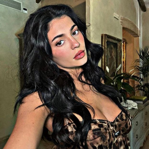 Is ᵏʸˡⁱᵉ ʝҽɳɳҽɾ our next RHOBH superstar? - Belivedere Soda 3 Lemons Carcass Out I eliminari