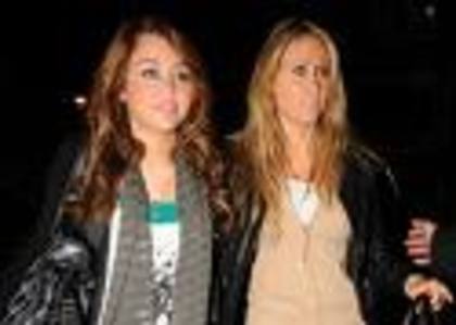 imagesCAMWK1UC - mIlEy cYrUs