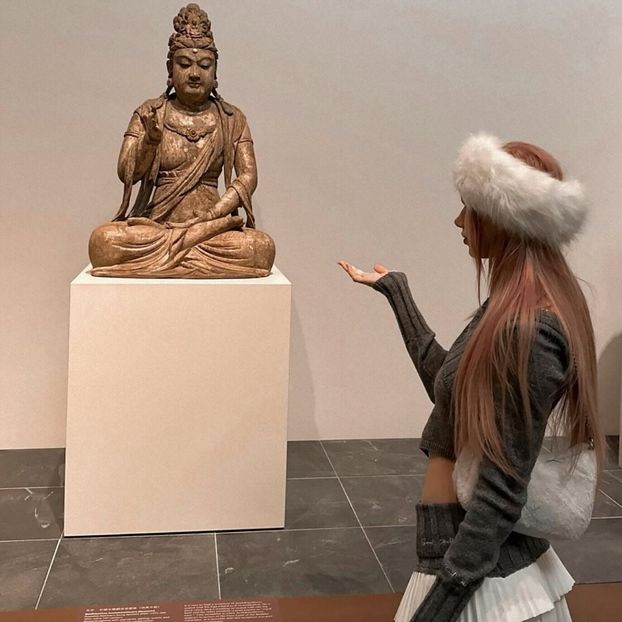 ،14ᵗʰꫜov،　⋆☾ℳ̣ọọṇṿẹịḷ‧ silver ℓịg̣ḥṭ. - shut up and look at the moon