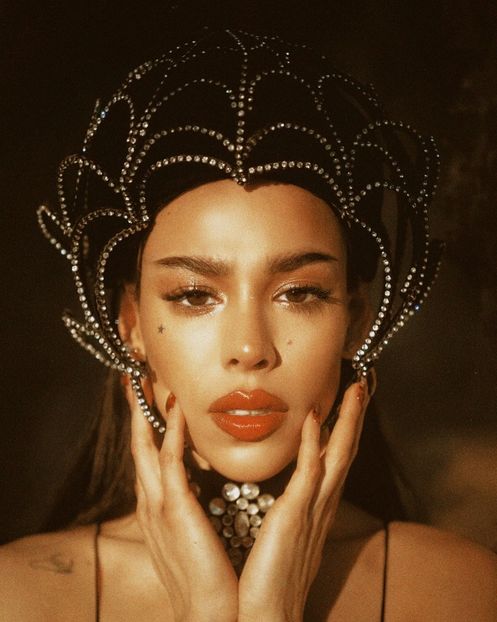 danna_1763550427614 - no necesita a nadie para amar