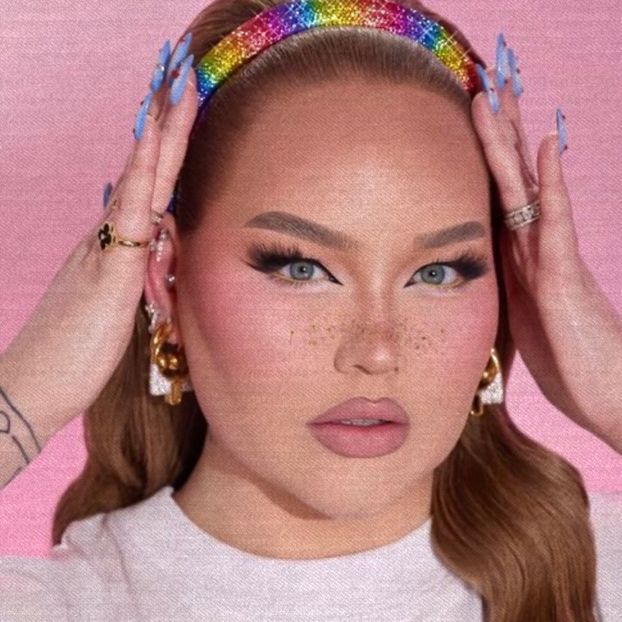 -`ღ´- иιккιє ∂є נαgєя, мαкє-υρ αятιѕт -`ღ´- - HERstory of the world