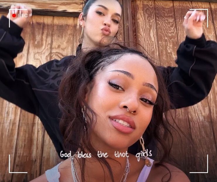 　ᯓ★ ،ᛕatseyeʾsᐟ C̣ạṃẹṛạ♥Ṛọḷḷ · 26.11˒ˊ - let the dawn rest on your lips