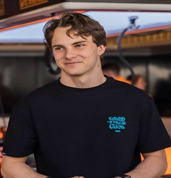 ⁽ˡˡ⁾ Shelby  ʰᵉ ᵍᵒᵗ Oscar Piastri  لقد - Les des Coeurs silencieux