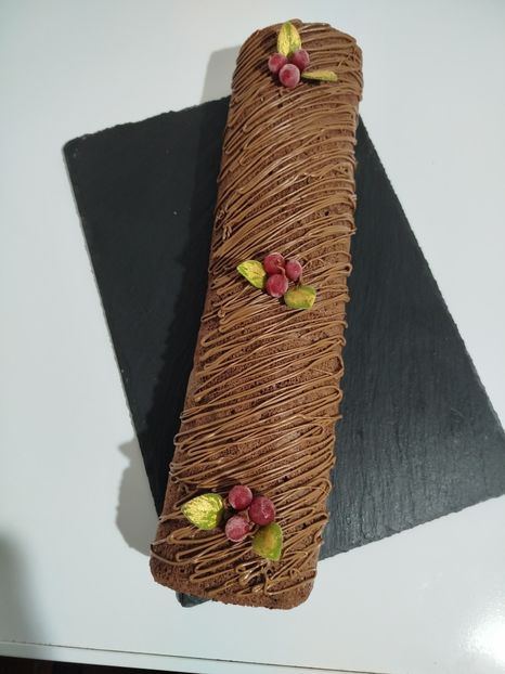 Rulada cu crema ciocolata - 1Dulciuri - aperitive -