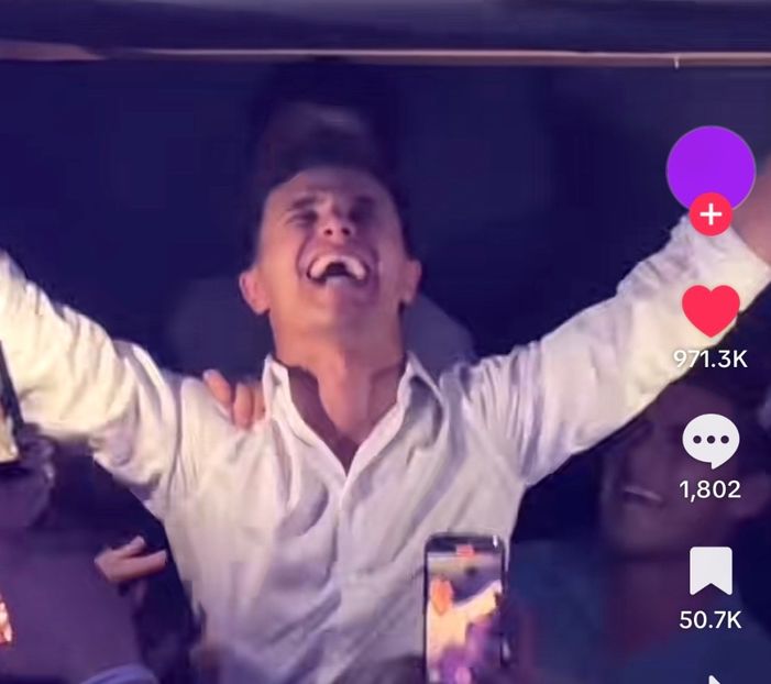 Pe Max l-a batut pentru campionat si pe Jared pentru Kath =))) - love and other horrible things