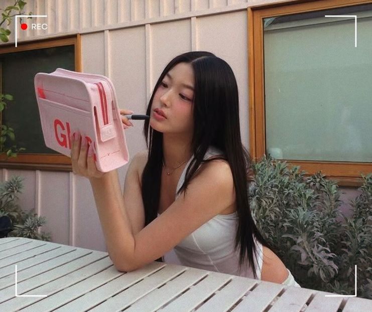 　ᯓ★ ،ᛕatseyeʾsᐟ C̣ạṃẹṛạ♥Ṛọḷḷ · 09.12˒ˊ - let the dawn rest on your lips