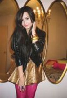 10025424_WMUBFVXOD - demi lovato