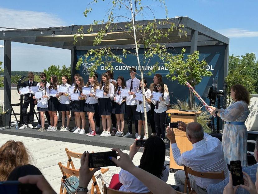 2b302b49-51ce-46aa-8454-1dacb1f1da06 - TEUTA ADOLESCENTĂ