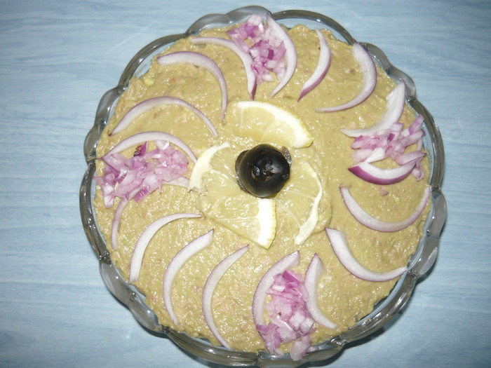 SALATA DE AVOCADO CU TON