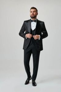 Adrian-Mutu-in-costum-ceremonie-cu-patern-Dobre-Tailoring-3-300x450 - Adrian-Mutu