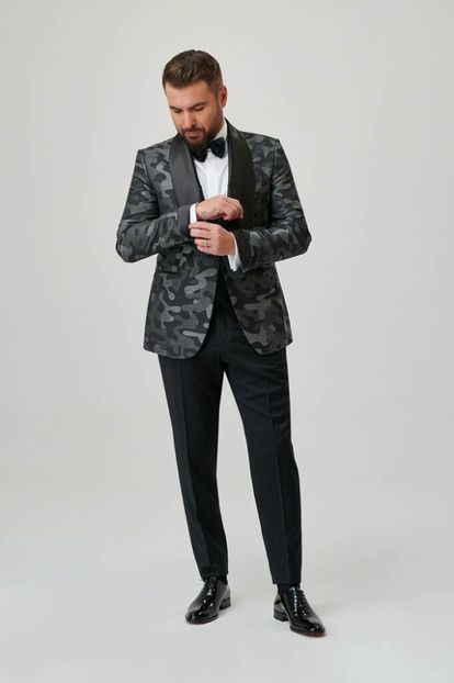 costum-ceremonie-Adrian-Mutu-rever-Sal-camouflage-x-682x1024 - Adrian-Mutu