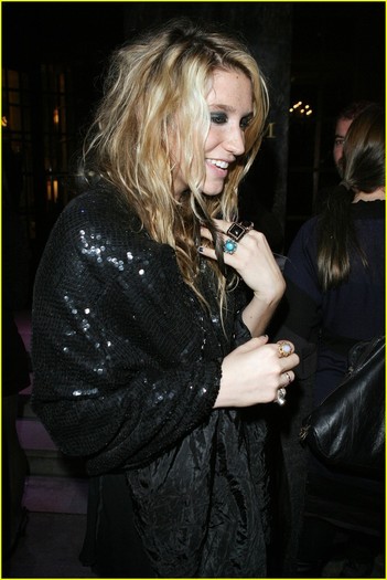 kesha-q-awards-02