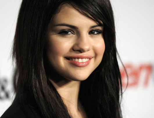 selena_gomez_premiu[1] - poze selena gomez