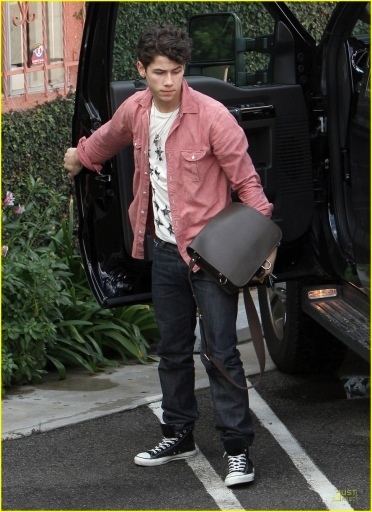 Nick Jonas Arriving at Studio in West Hollywood (1)