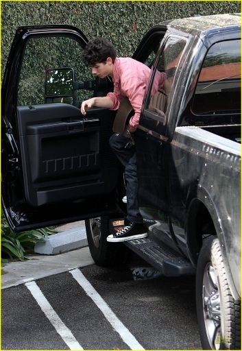 Nick Jonas Arriving at Studio in West Hollywood (6)