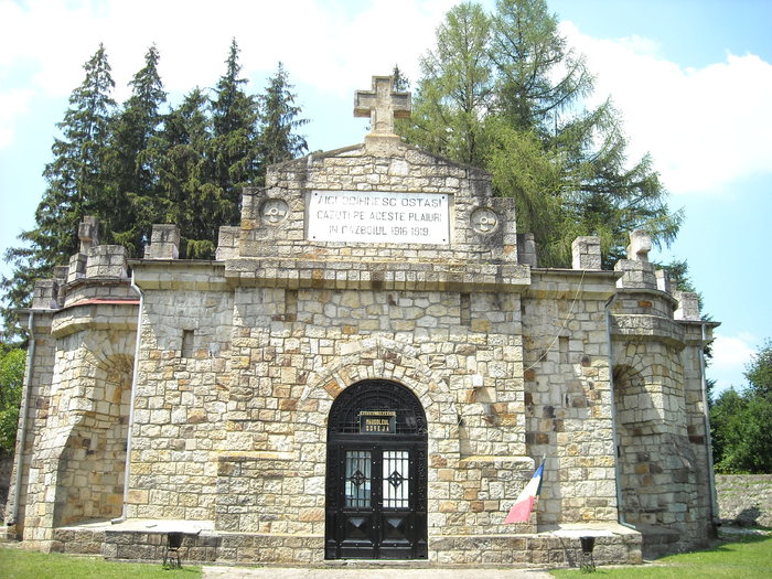 Mausoleul Eroilor de la Soveja - Poze Soveja Lepsa-Muntii Vrancei