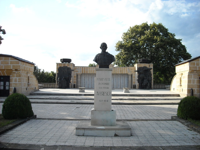 Mausoleul Marasti; Aici au avut loc lupte grele pentru apararea patriei in primul razboi mondial 1916-1918
