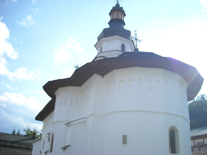 Manastirea Bogdana; Una din cele mai minunate manastiri de maicute unde sufletul meu revine cu drag
