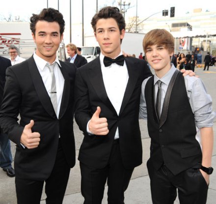 ==>> JuStiN & JoNas BroTheRs <<== - 0_0 Justin la Premile Grammy 2o1o 0_0